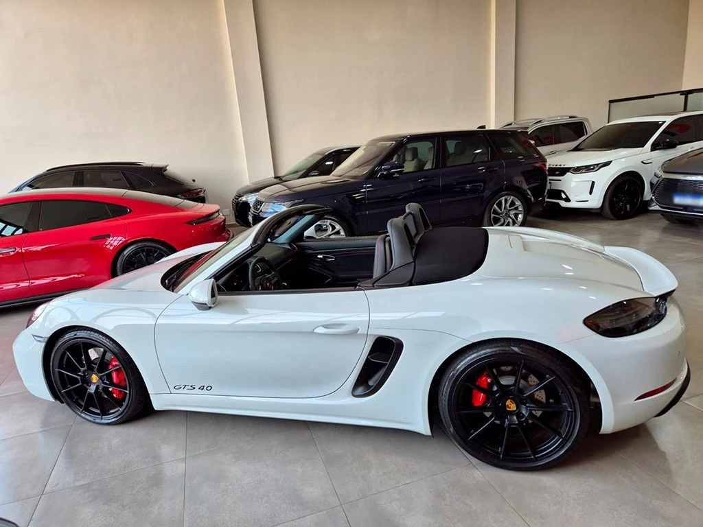 PORSCHE 718
