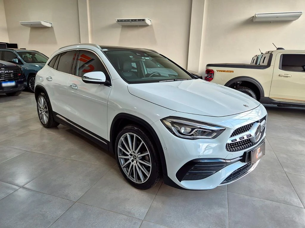 MERCEDES-BENZ GLA 200