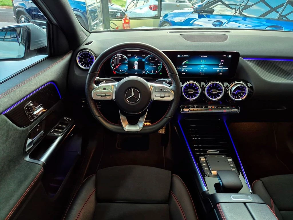 MERCEDES-BENZ GLA 200