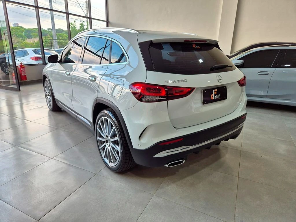 MERCEDES-BENZ GLA 200