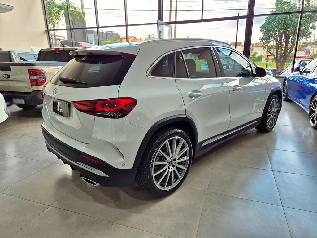 MERCEDES-BENZ GLA 200