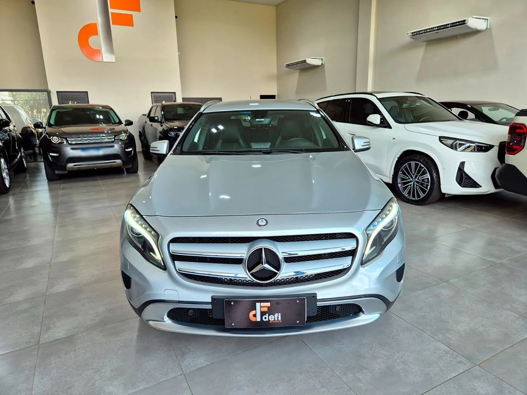 MERCEDES-BENZ GLA 200