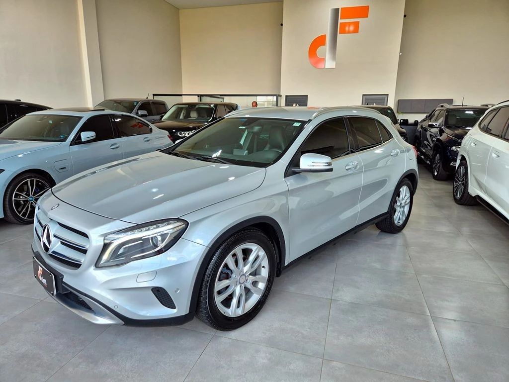 MERCEDES-BENZ GLA 200