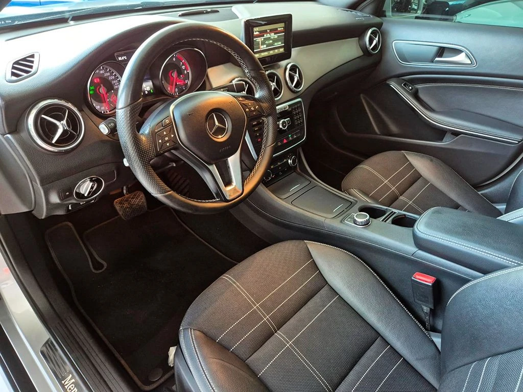 MERCEDES-BENZ GLA 200