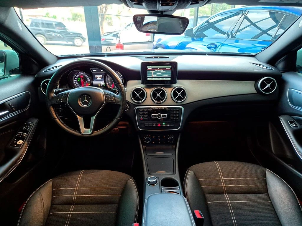 MERCEDES-BENZ GLA 200