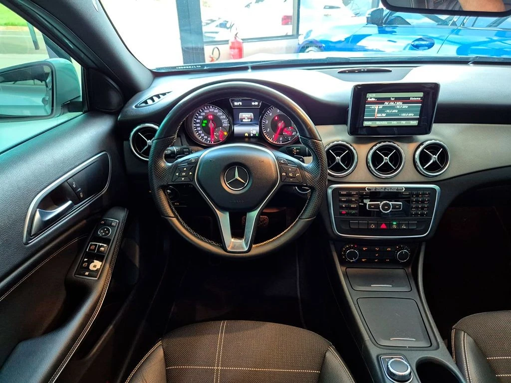 MERCEDES-BENZ GLA 200