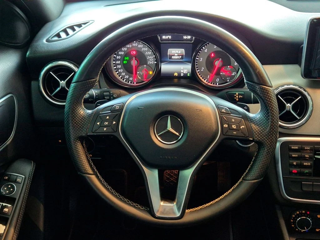 MERCEDES-BENZ GLA 200
