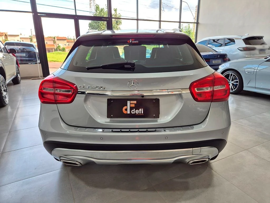 MERCEDES-BENZ GLA 200