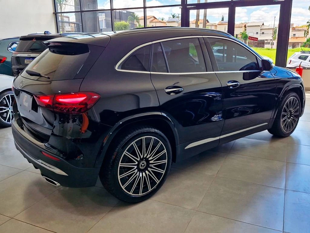 MERCEDES-BENZ GLA 200