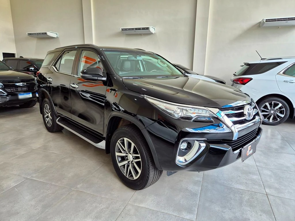 TOYOTA HILUX SW4