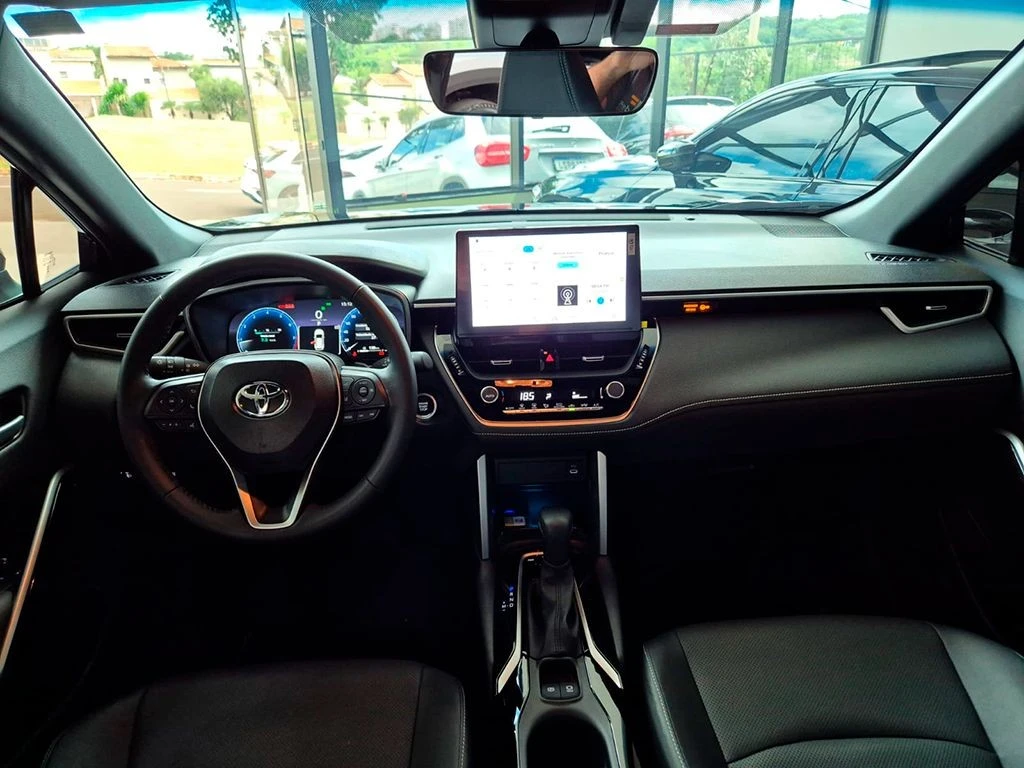 TOYOTA COROLLA CROSS