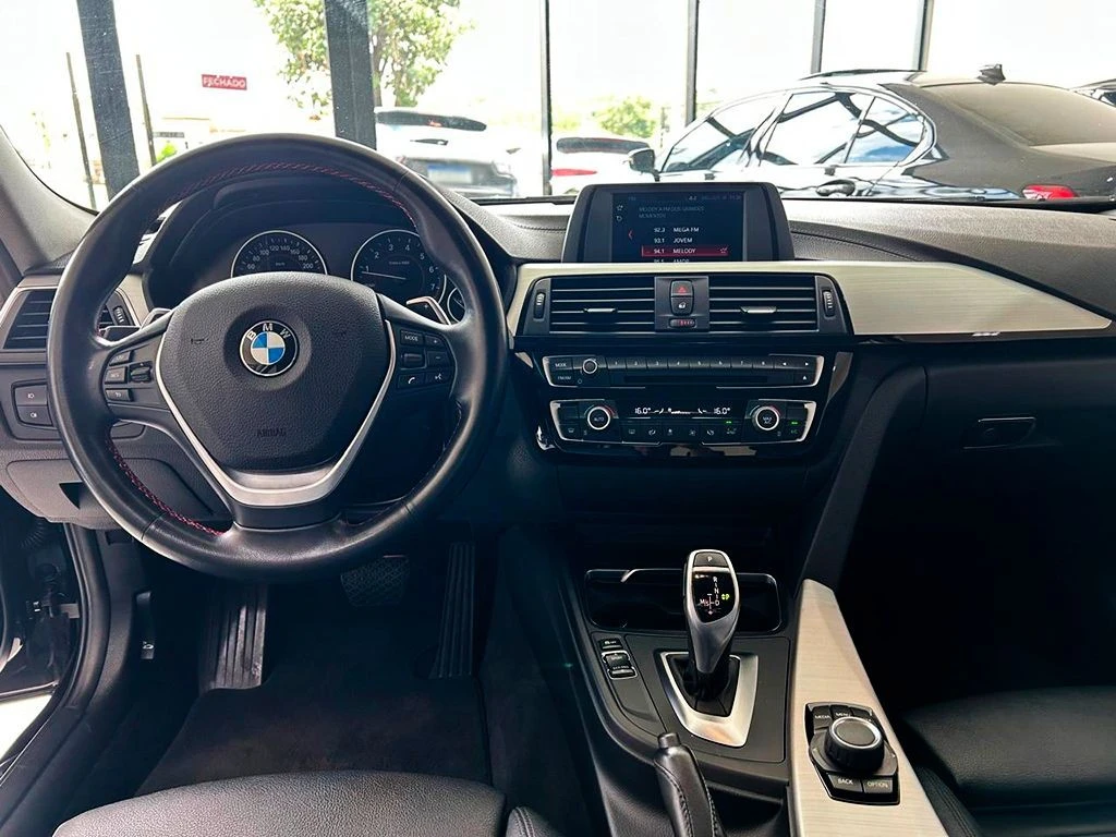 BMW 320i