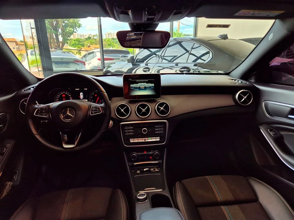 MERCEDES-BENZ CLA 200