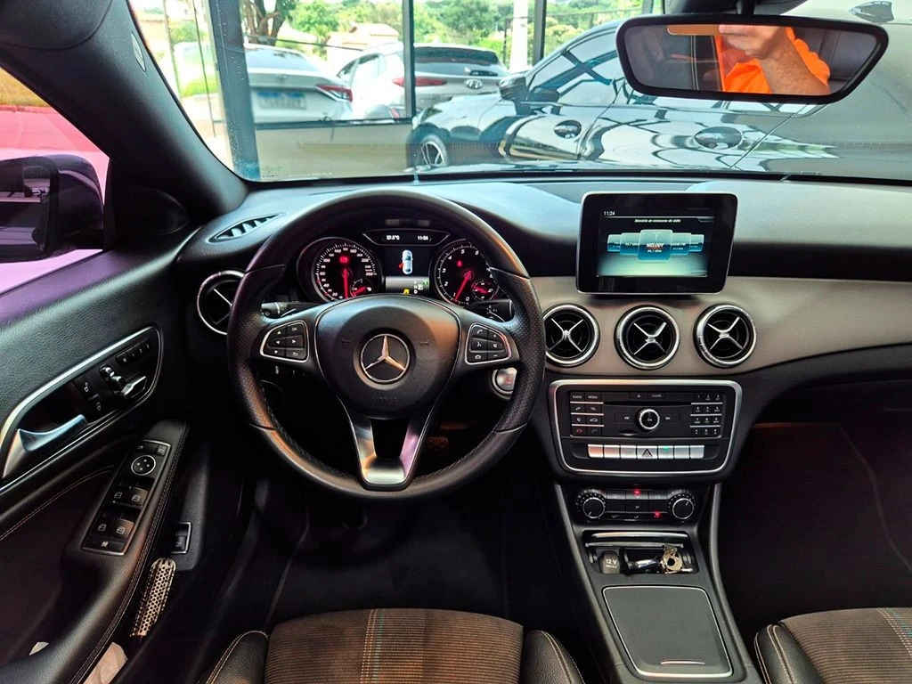 MERCEDES-BENZ CLA 200