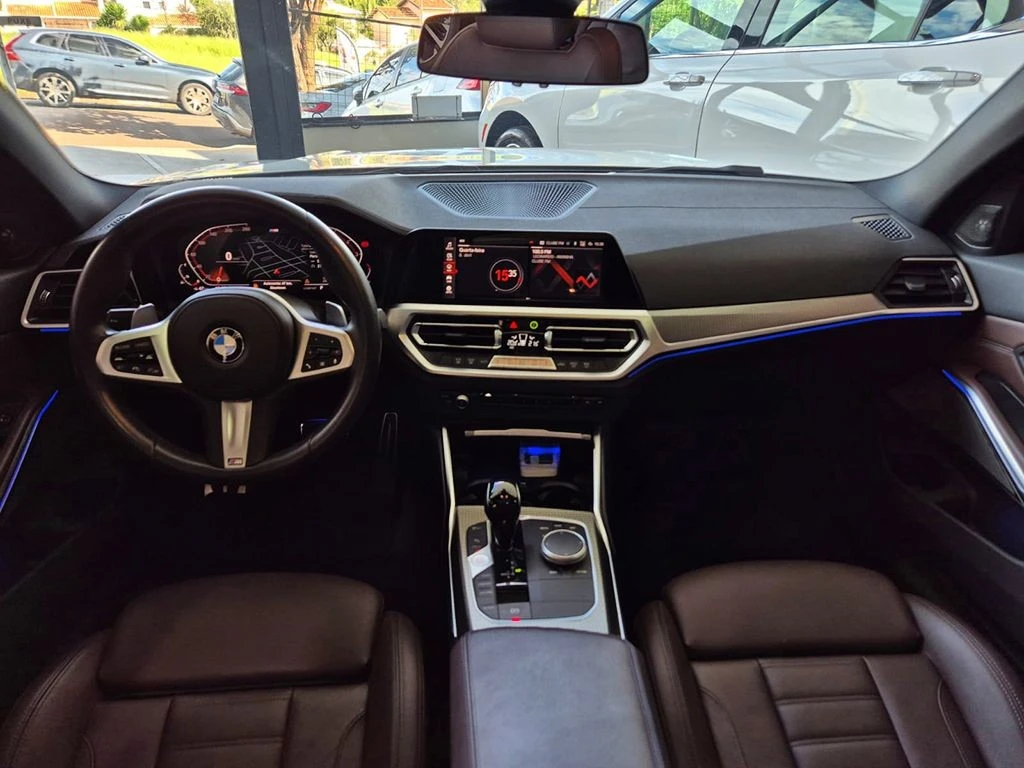 BMW 320i