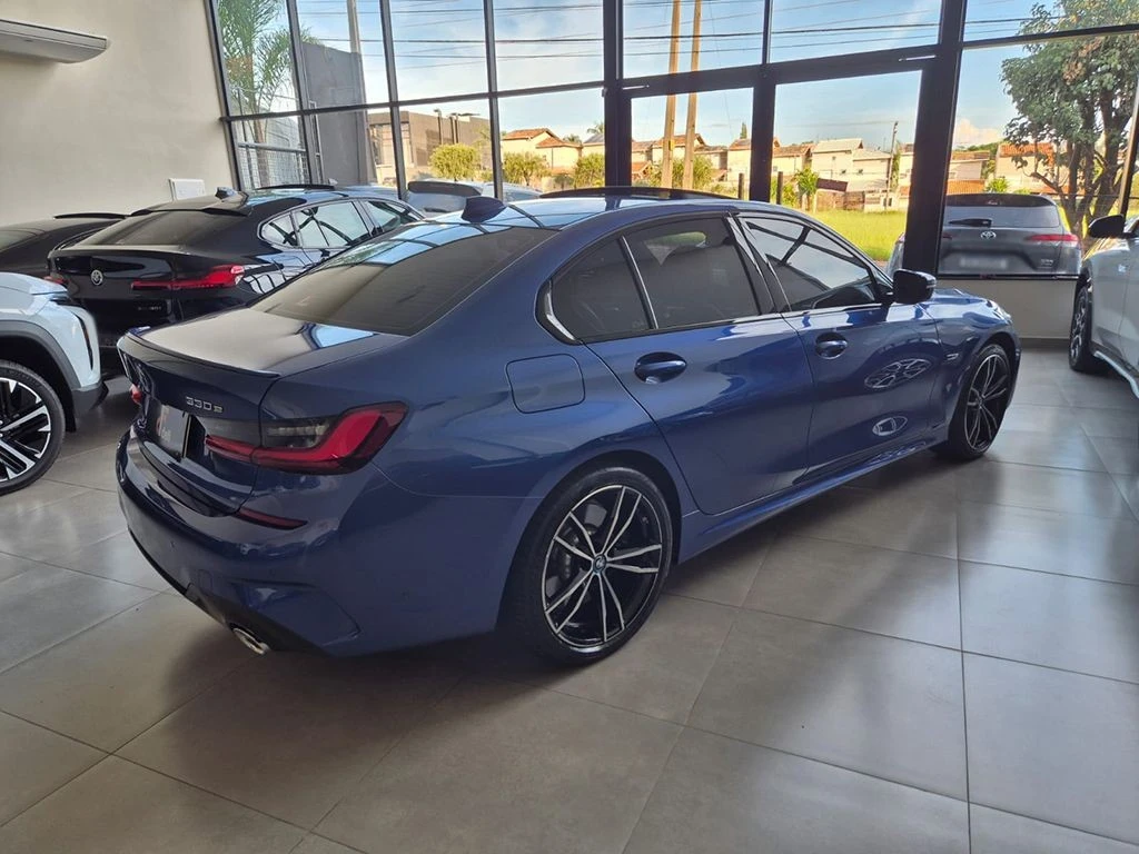 BMW 330e