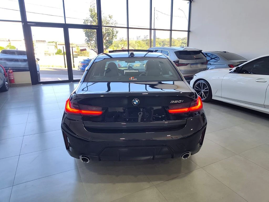 BMW 320i