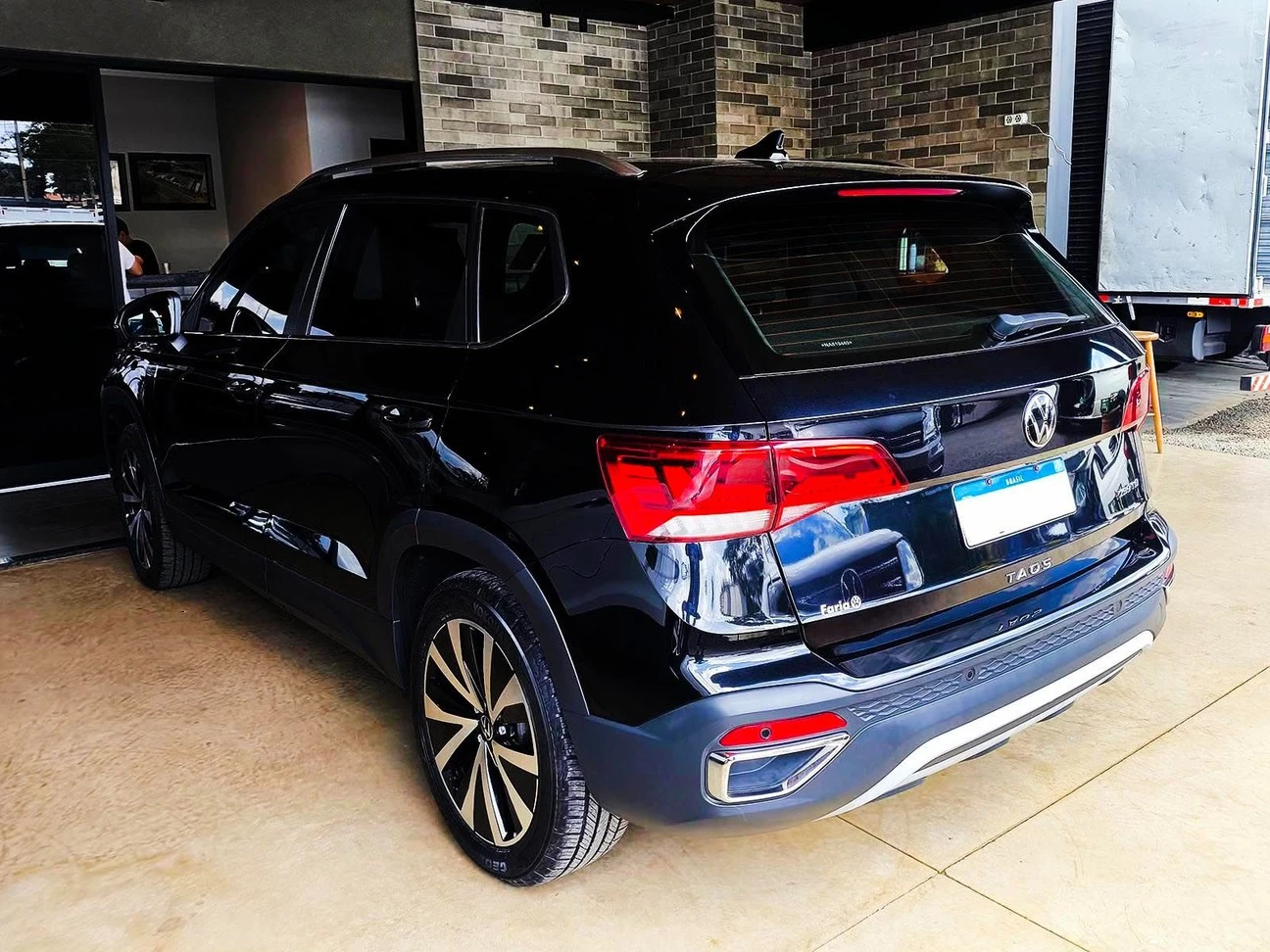 VOLKSWAGEN TAOS
