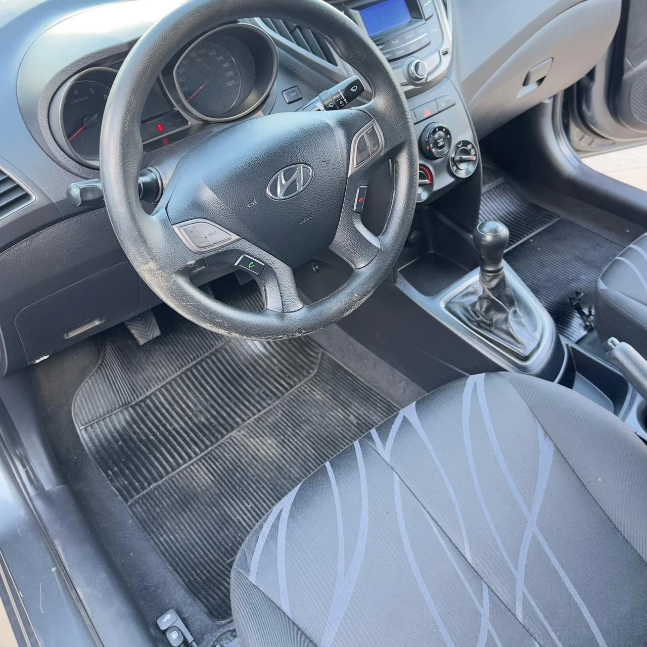 HYUNDAI HB20S