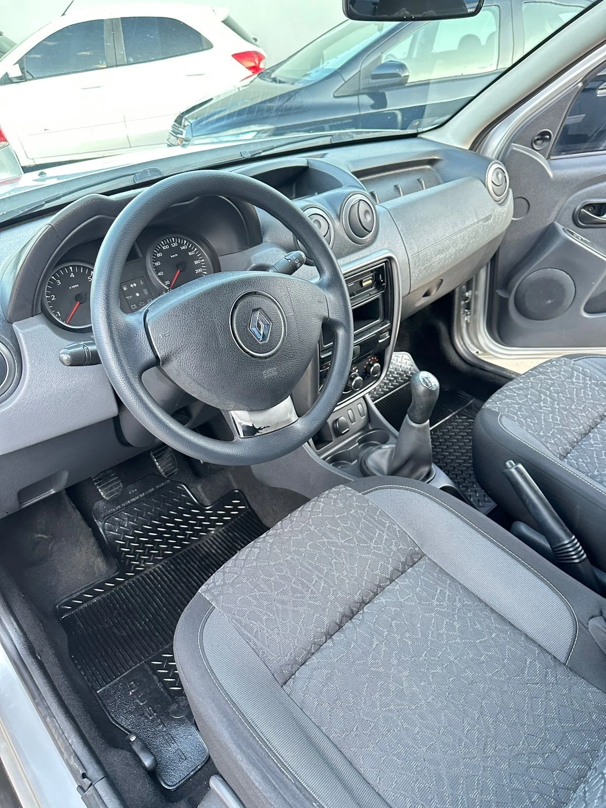RENAULT DUSTER