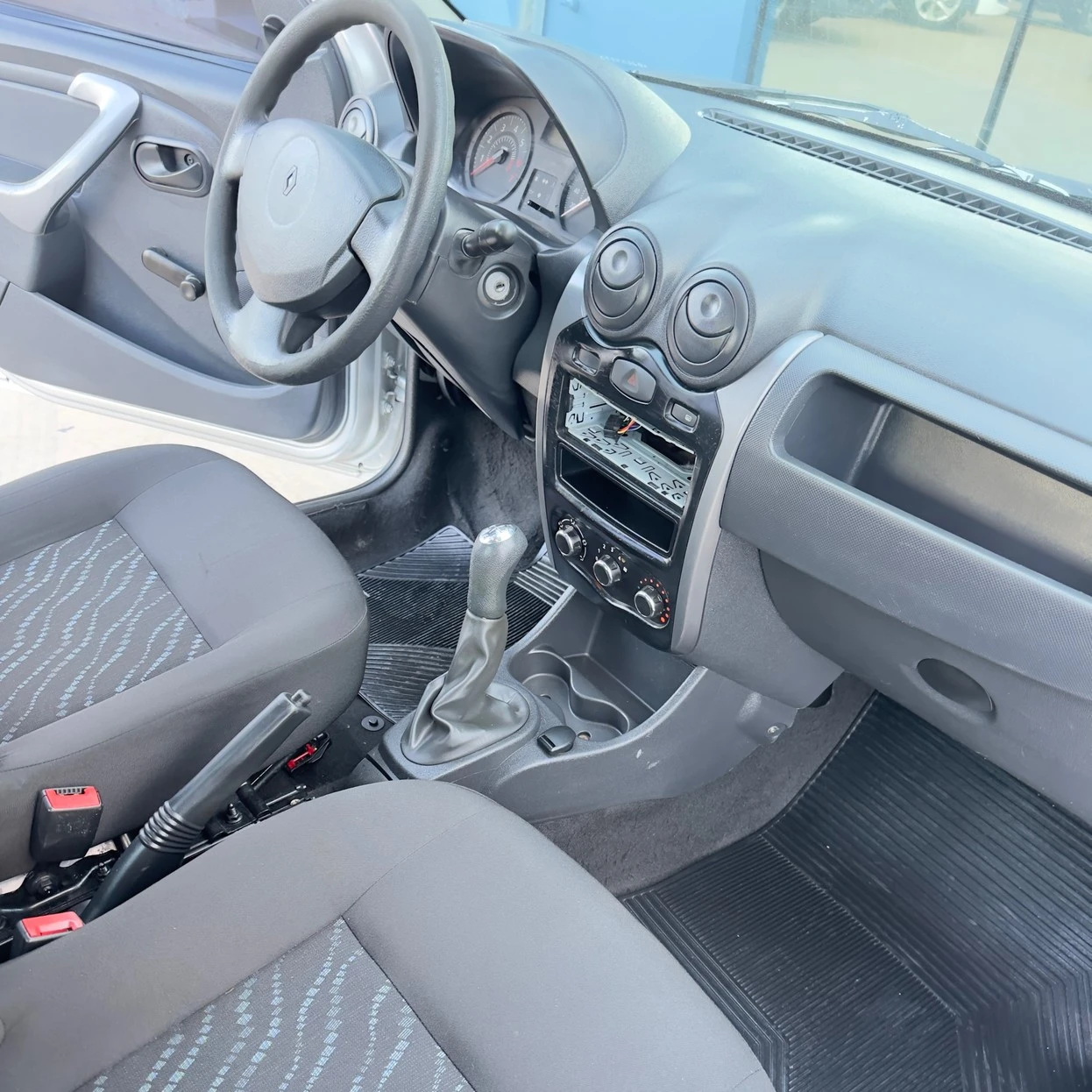 RENAULT LOGAN