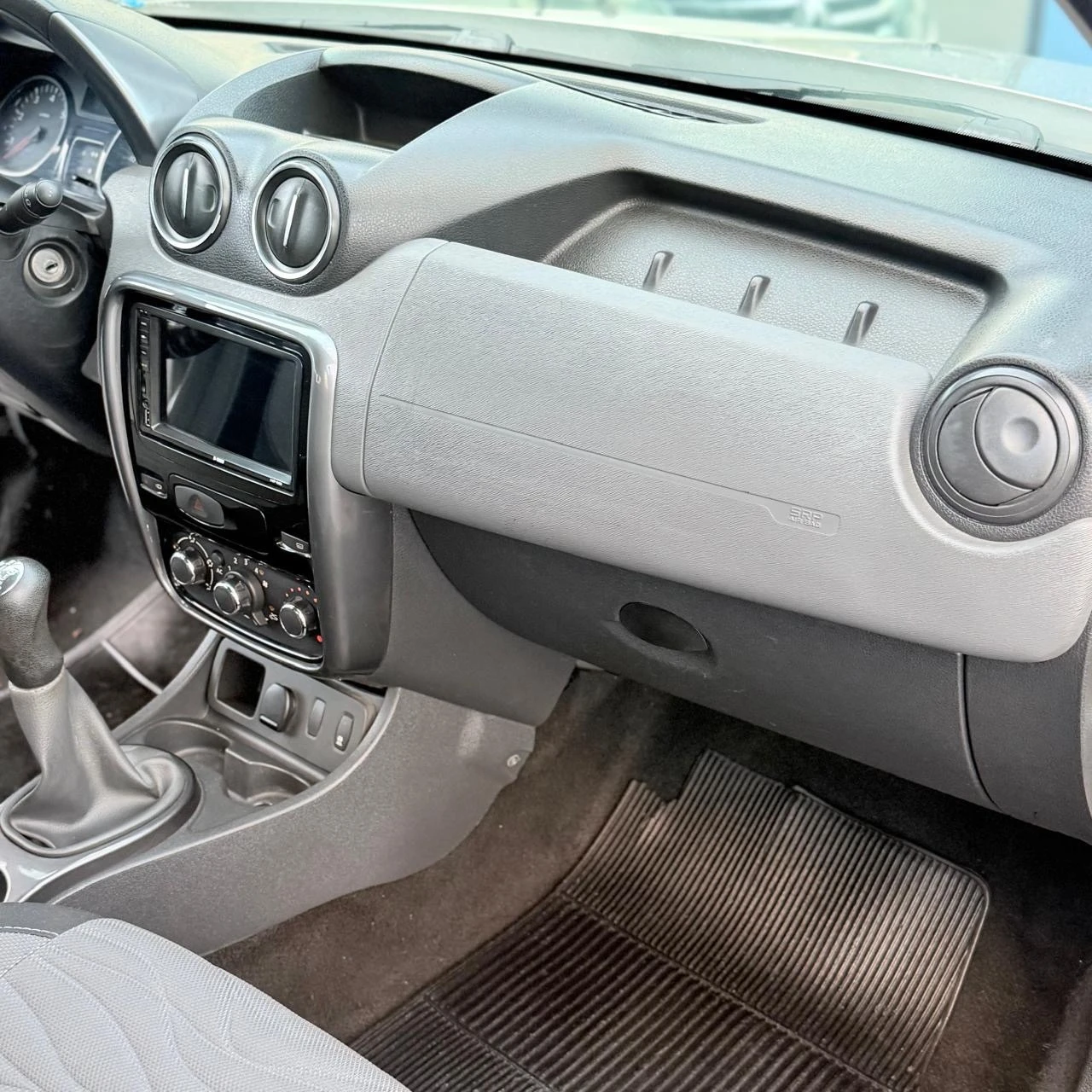 RENAULT DUSTER