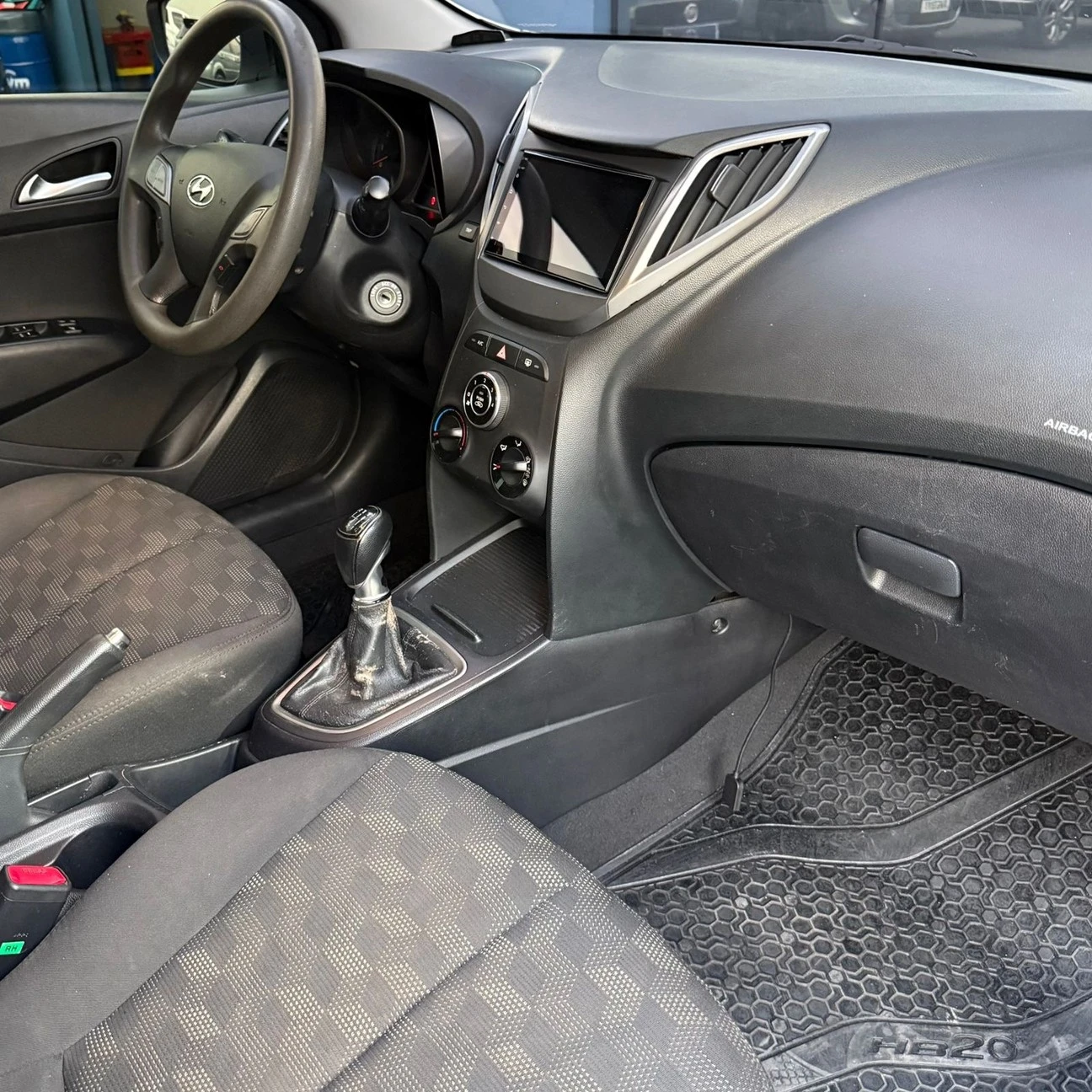 HYUNDAI HB20