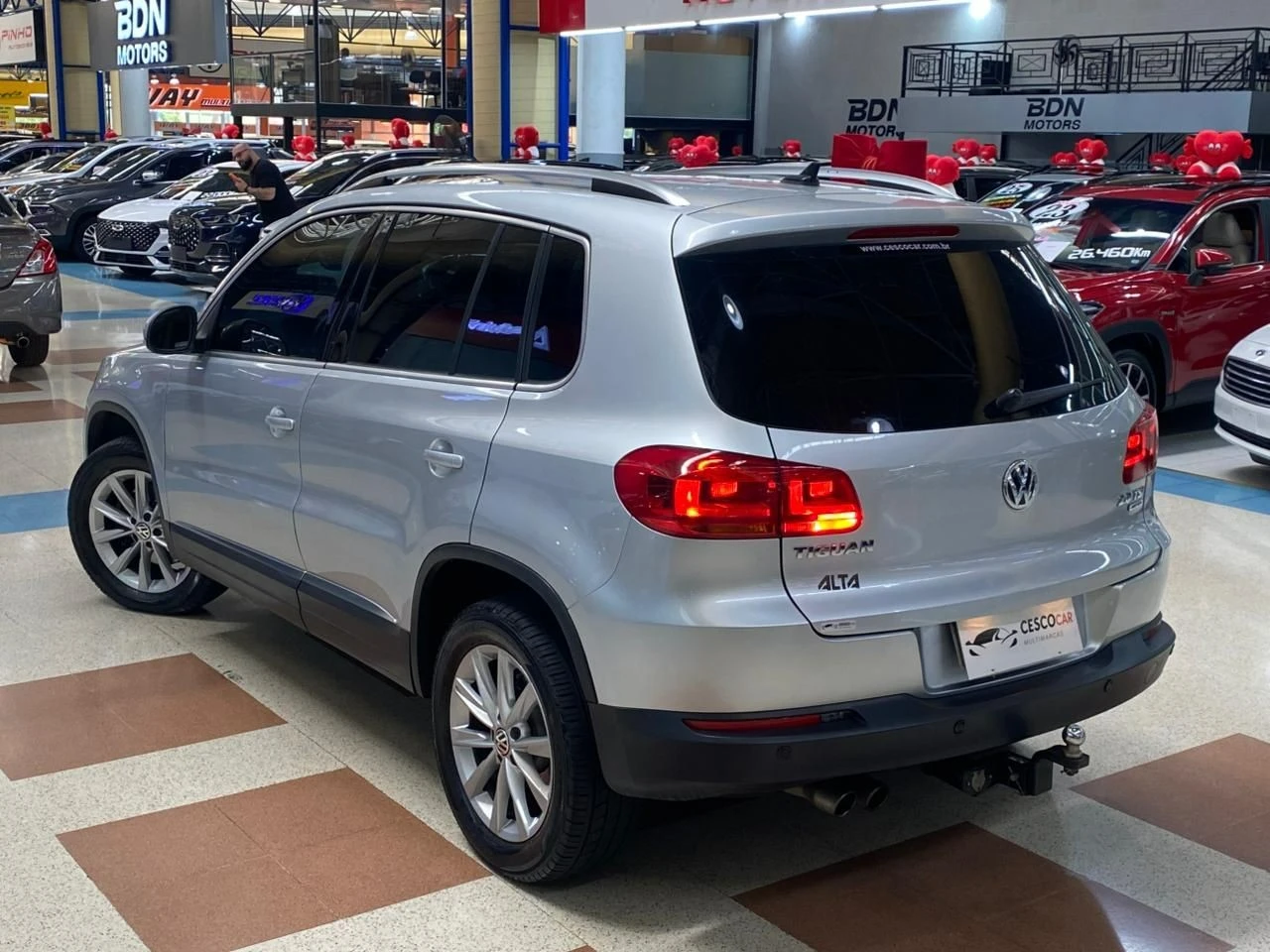 VOLKSWAGEN TIGUAN