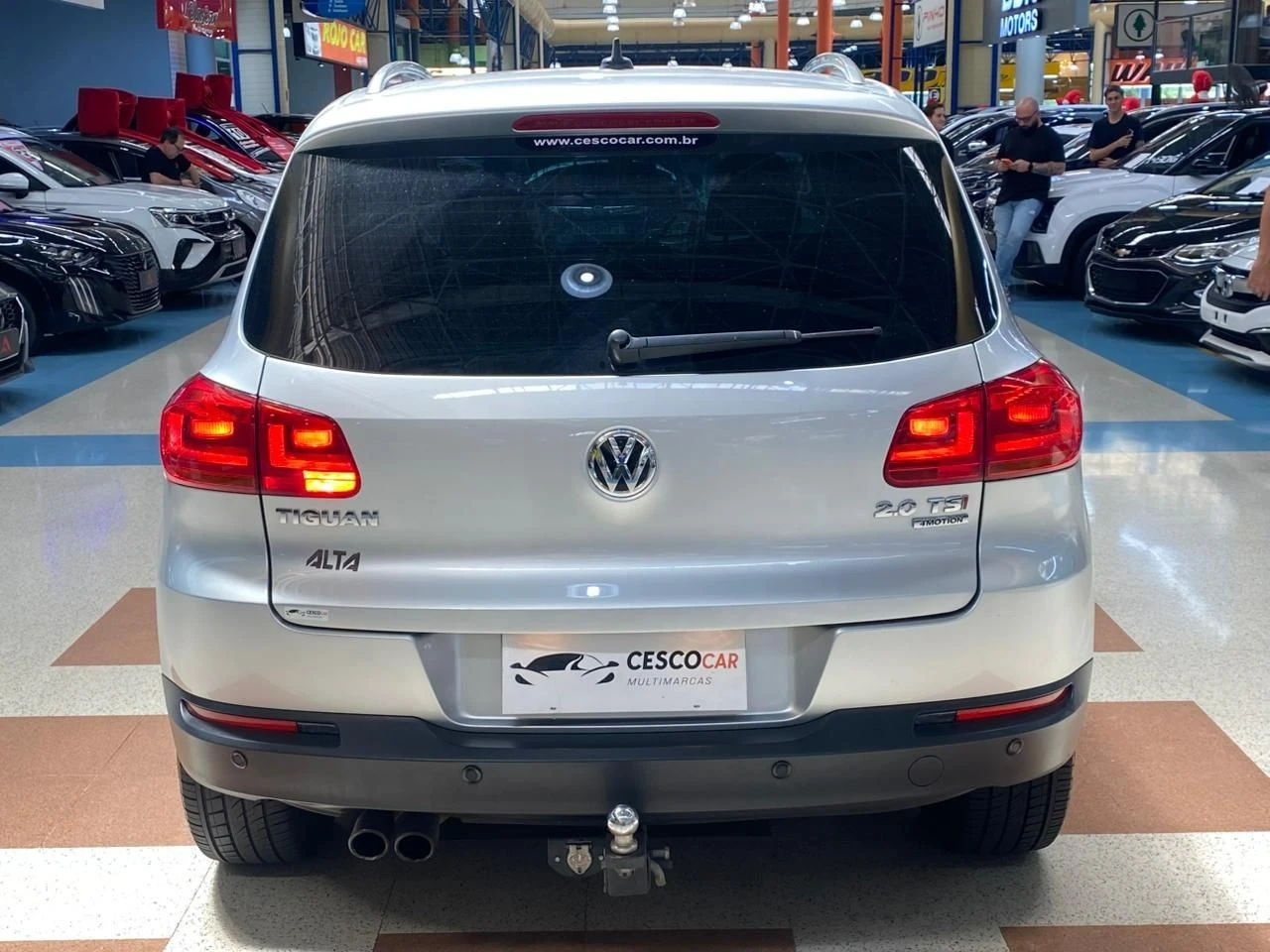 VOLKSWAGEN TIGUAN