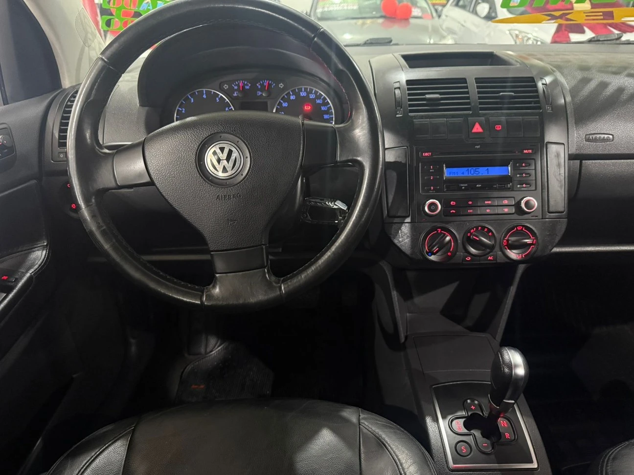 VOLKSWAGEN POLO SEDAN