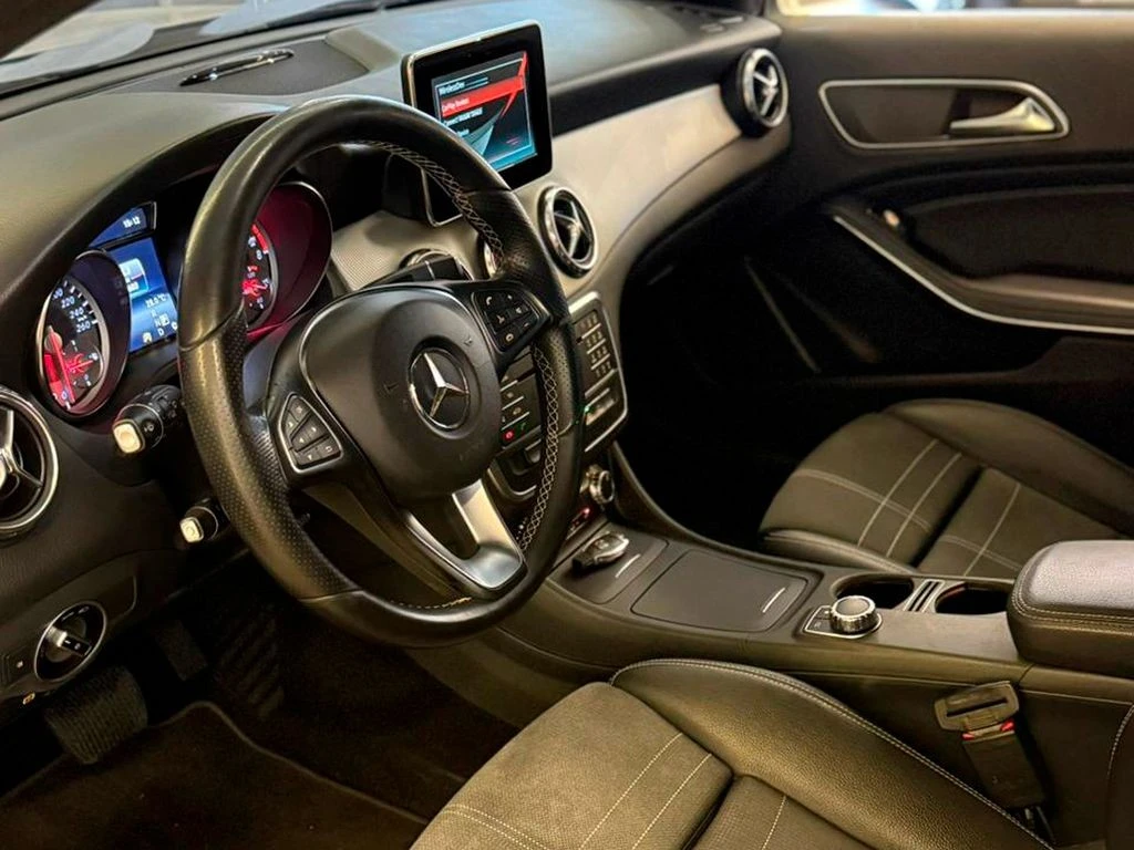 MERCEDES-BENZ GLA 200