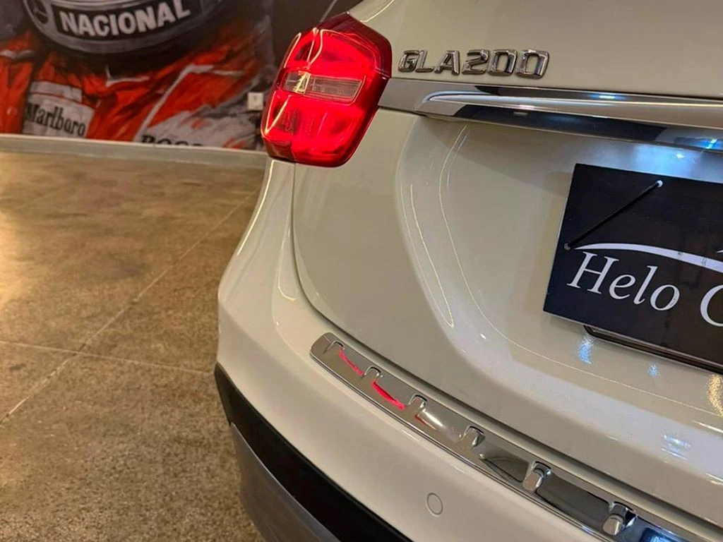 MERCEDES-BENZ GLA 200