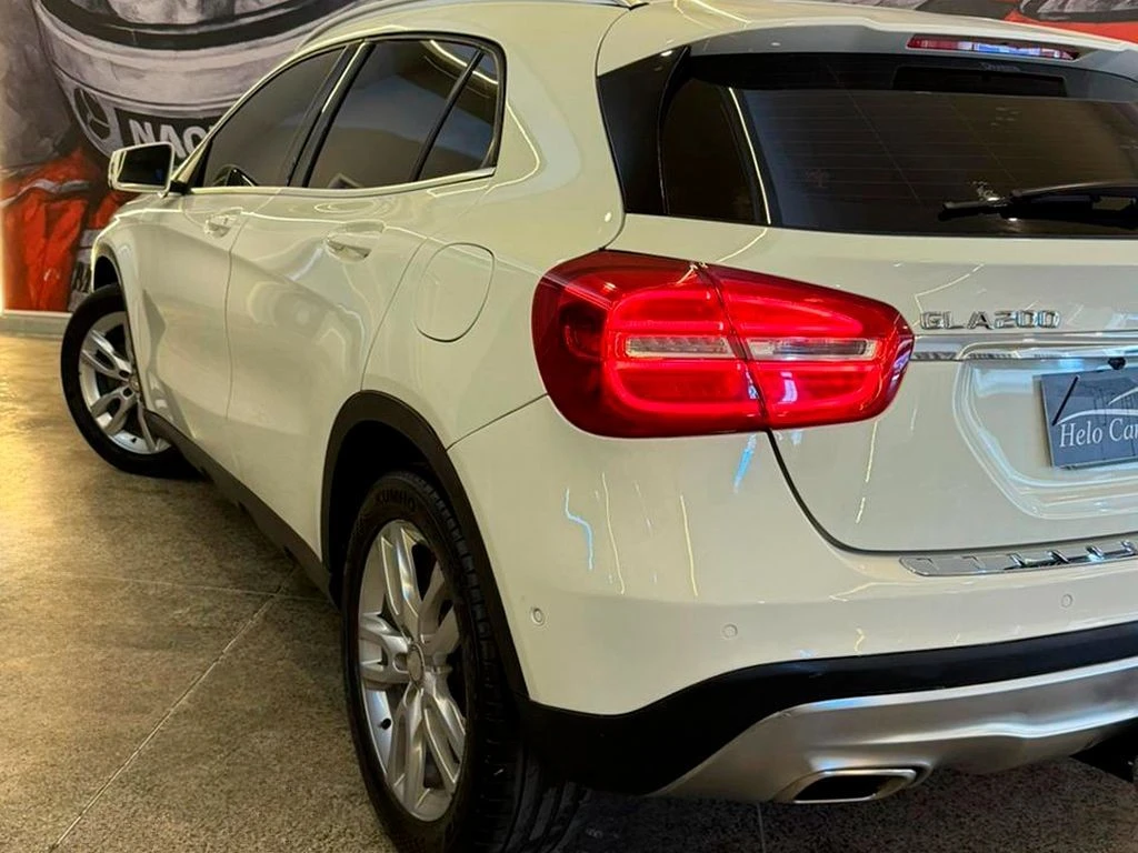 MERCEDES-BENZ GLA 200