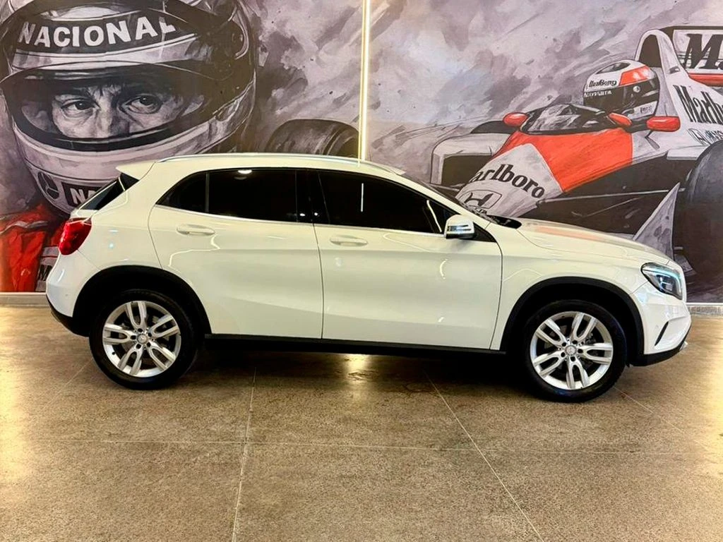 MERCEDES-BENZ GLA 200