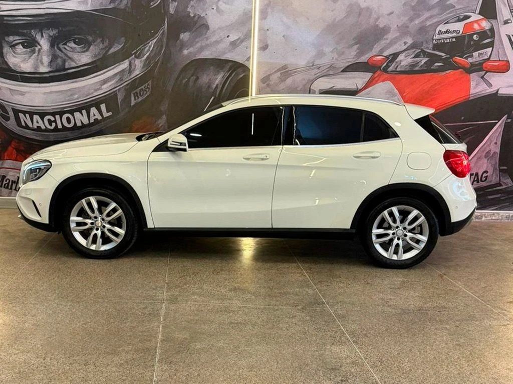 MERCEDES-BENZ GLA 200