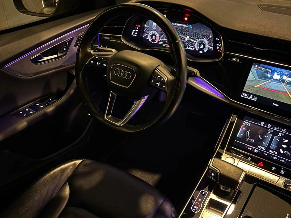 AUDI Q8