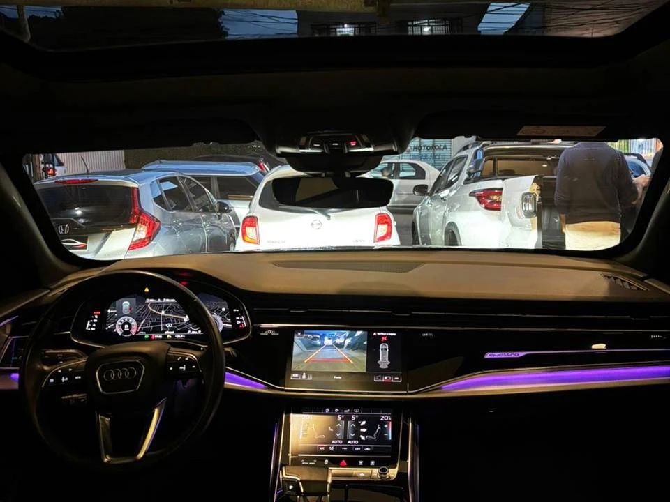 AUDI Q8