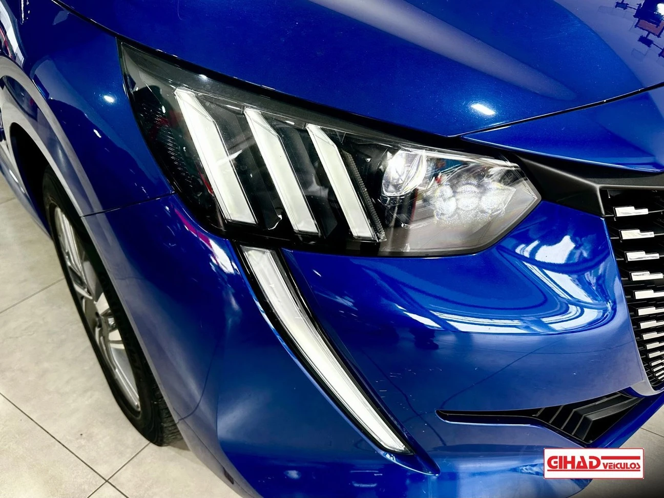 PEUGEOT 208