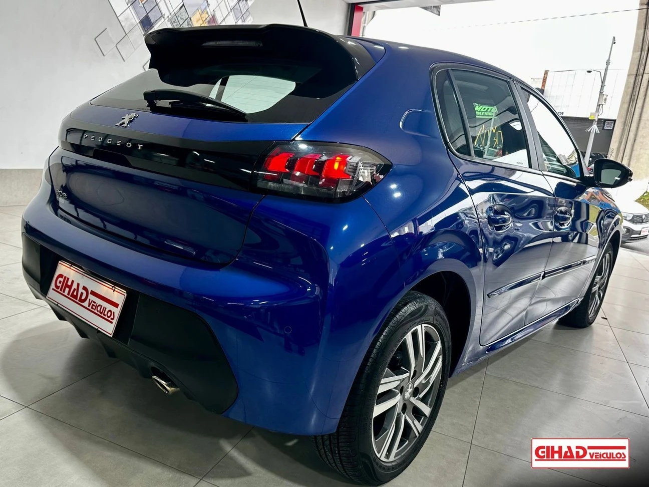 PEUGEOT 208