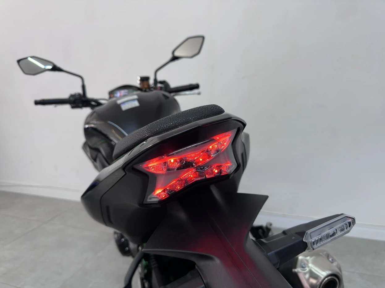 KAWASAKI Z900 R EDITION