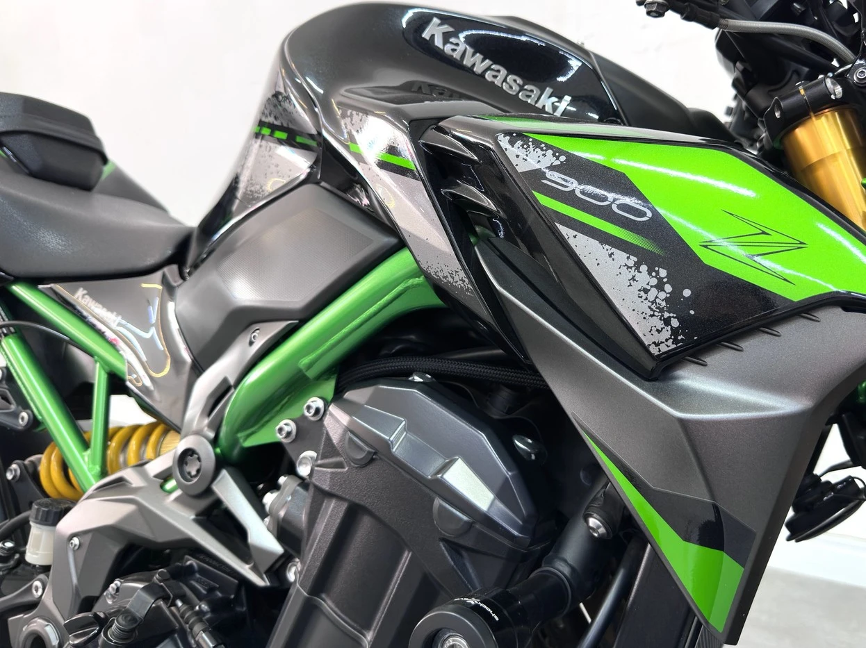 KAWASAKI Z900 R EDITION