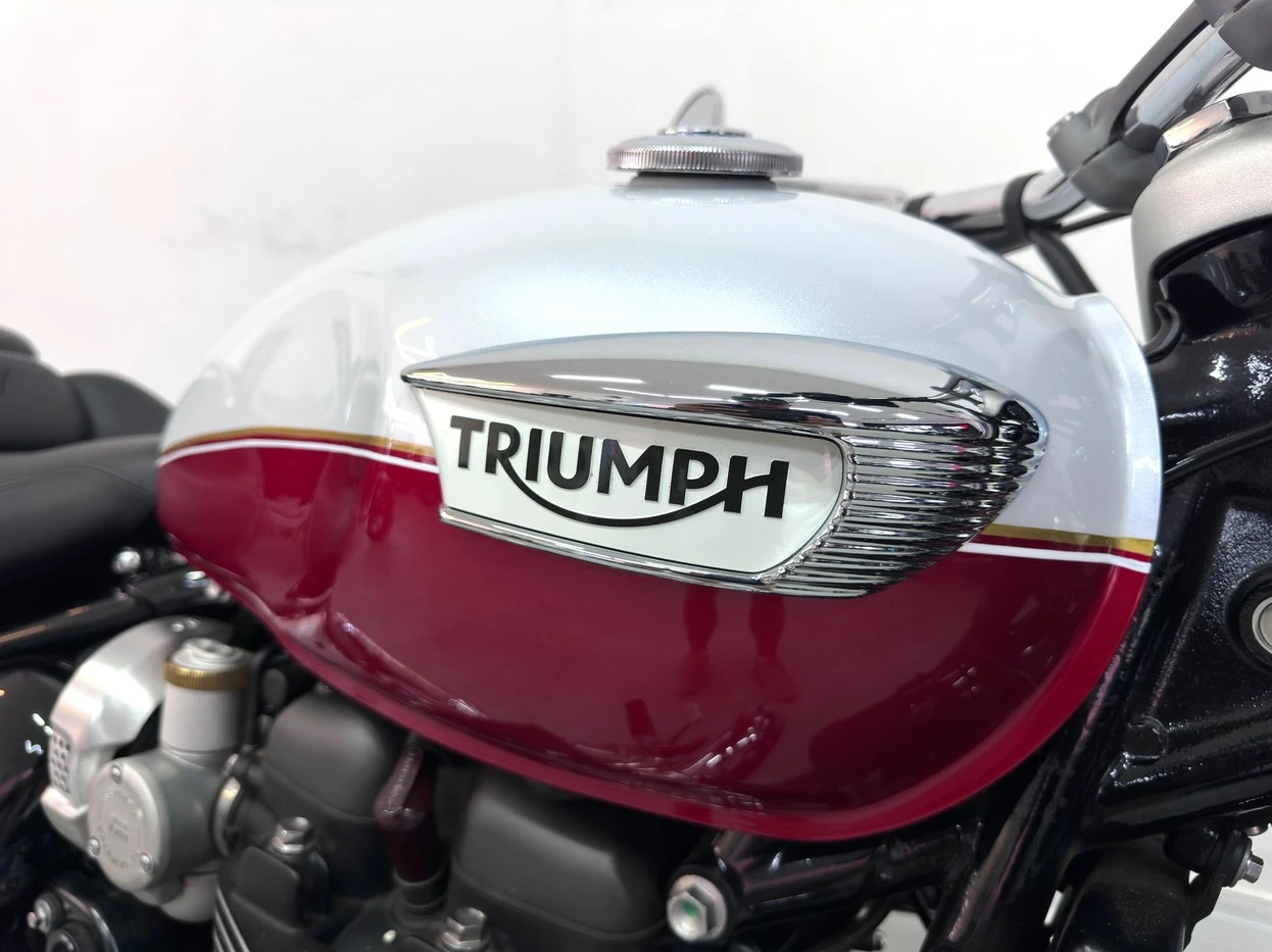 TRIUMPH BONNEVILLE SPEEDMASTER