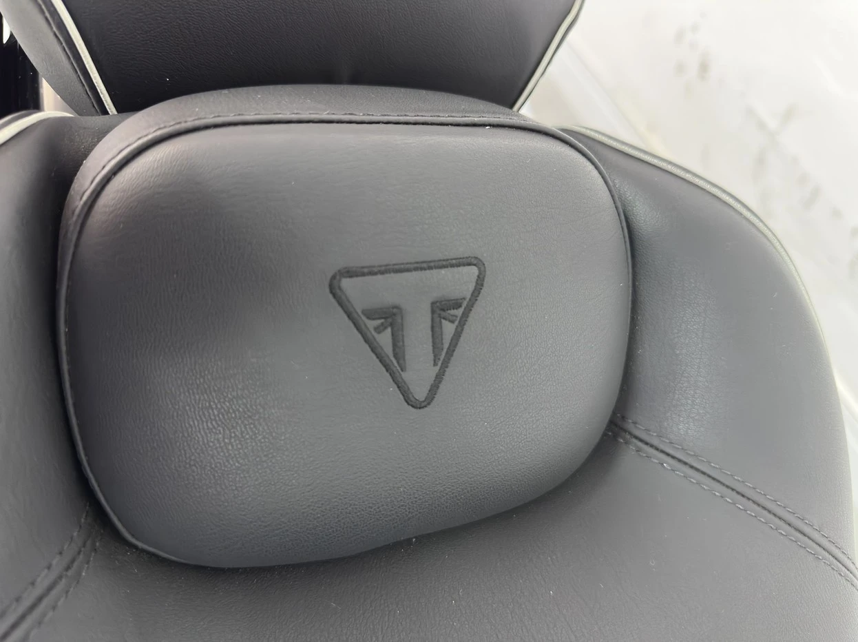 TRIUMPH BONNEVILLE SPEEDMASTER