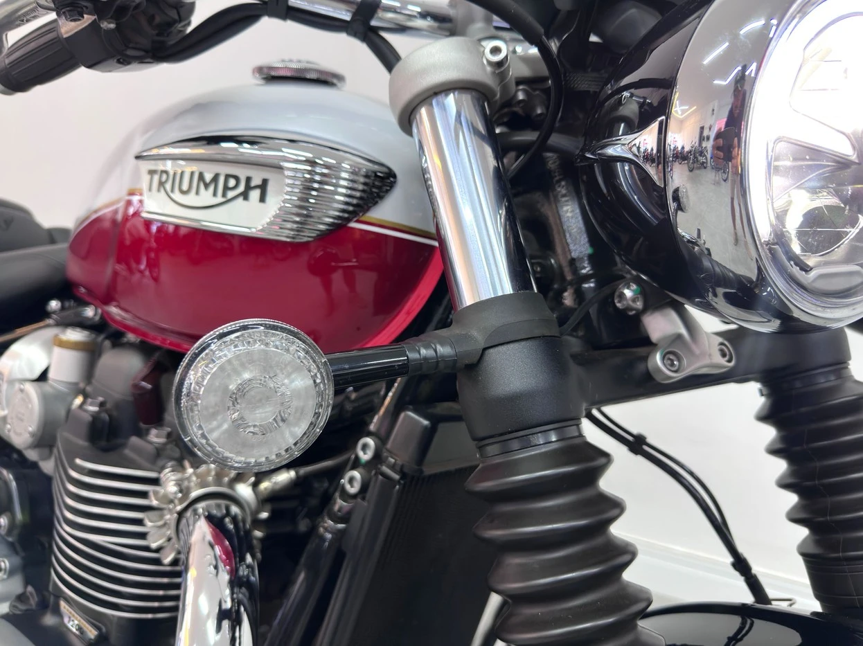 TRIUMPH BONNEVILLE SPEEDMASTER