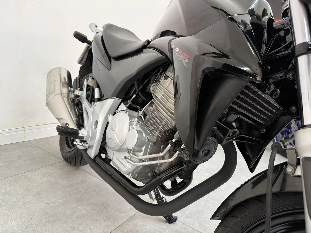 HONDA CB 300R