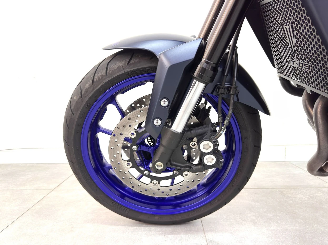 YAMAHA MT-09