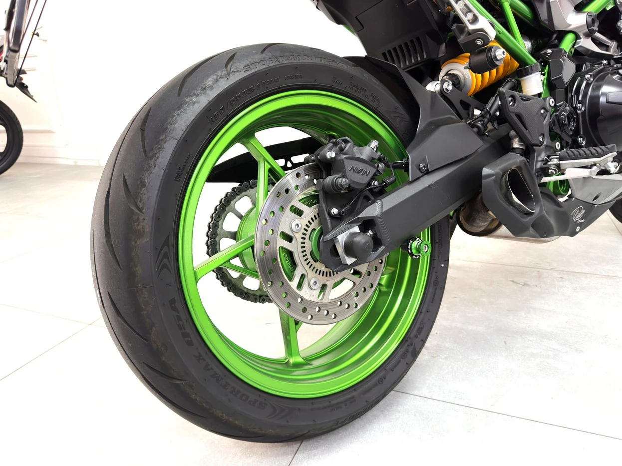 KAWASAKI Z900 R EDITION