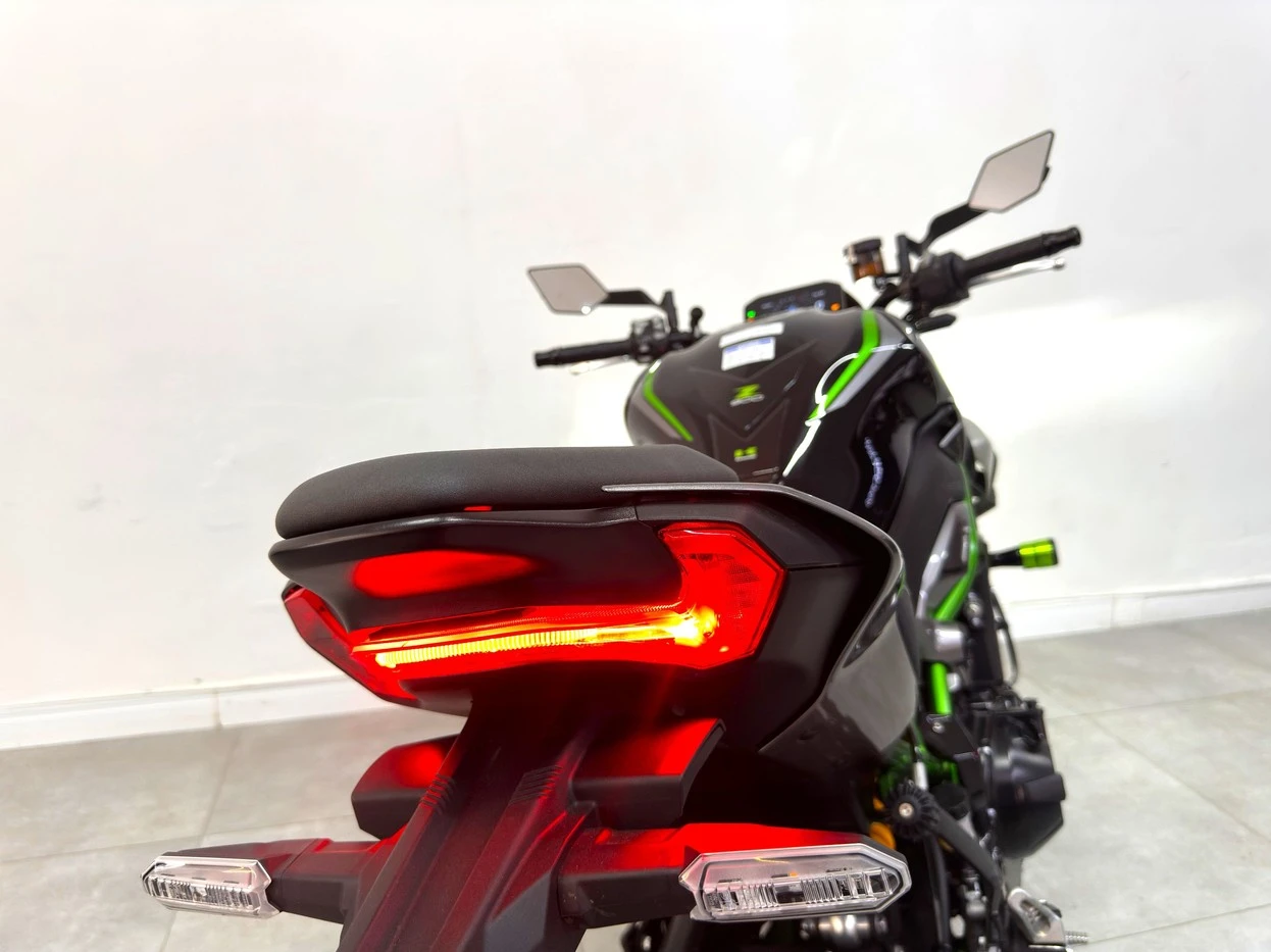 KAWASAKI Z900 R EDITION