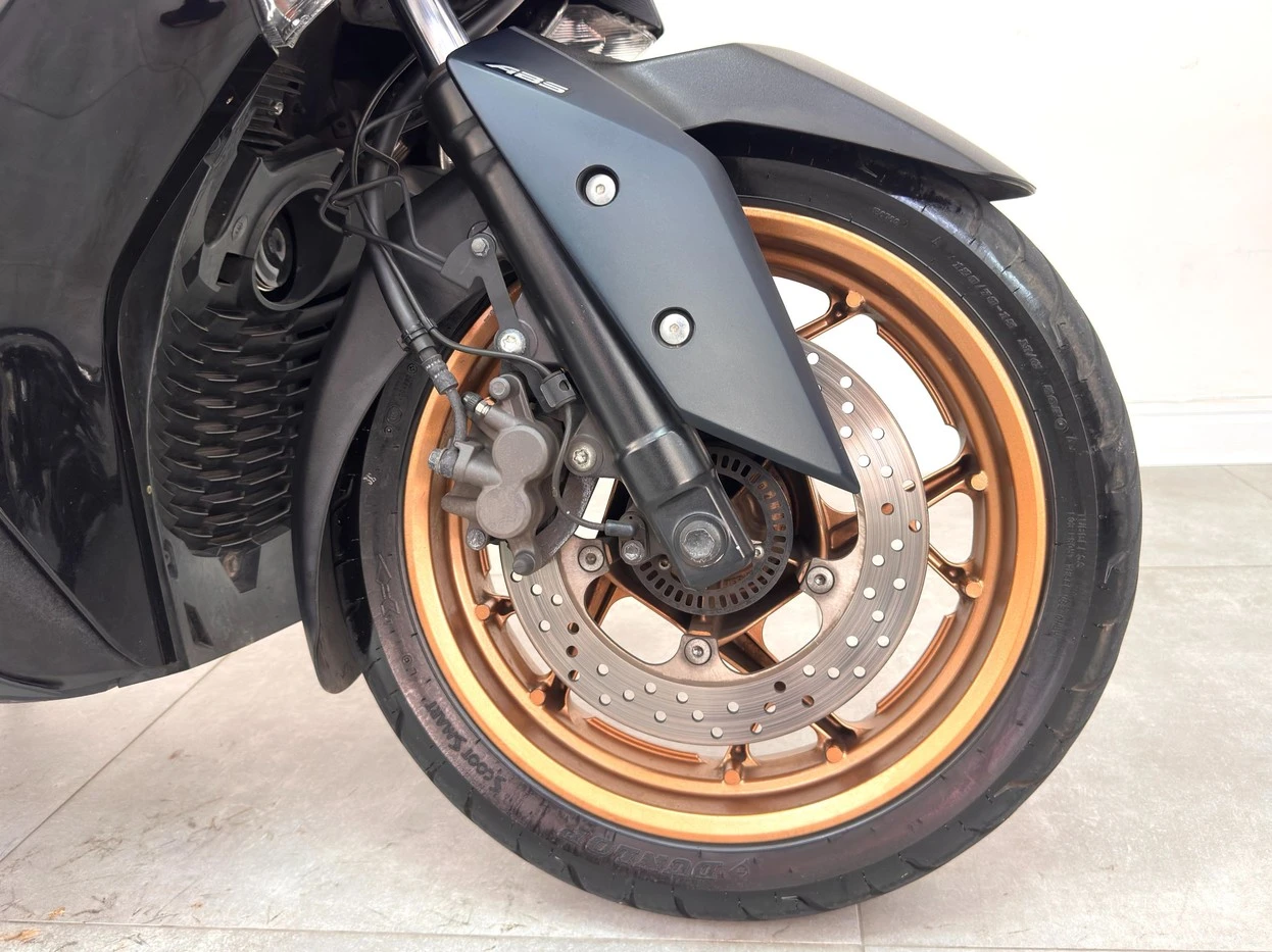 YAMAHA XMAX ABS