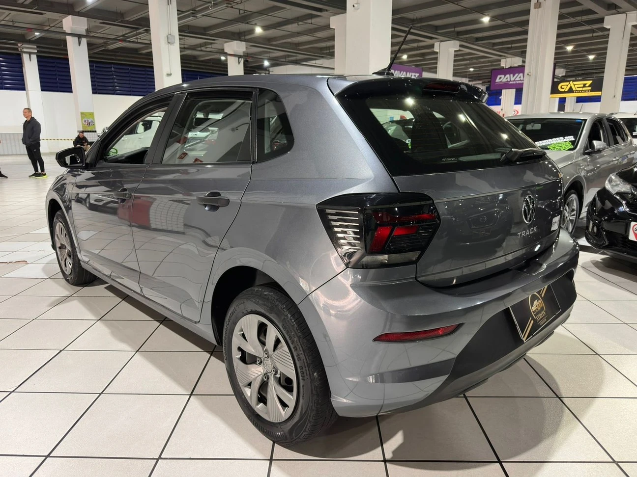 VOLKSWAGEN POLO